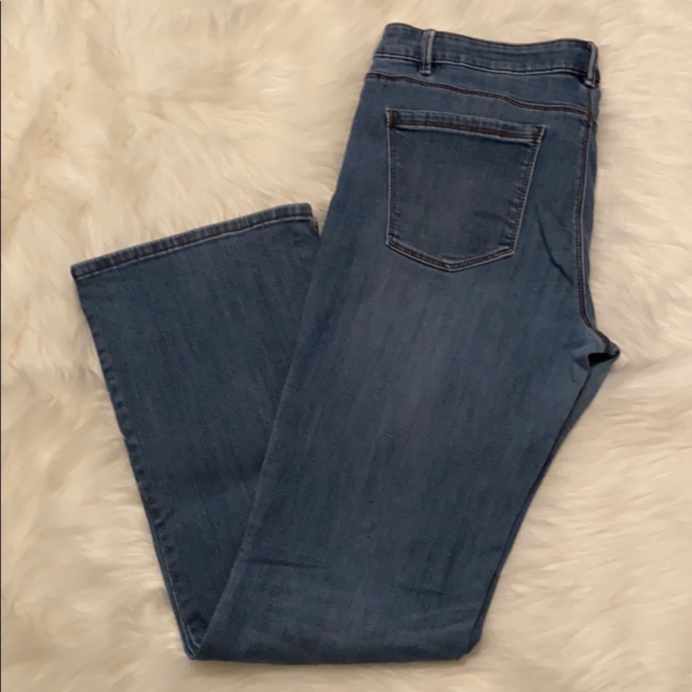 WHBM Mid Rise Boot Cut Light Wash Stretch Jeans - Picture 10 of 12